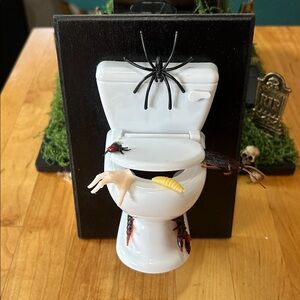 “The Haunted Toilet” Halloween decor